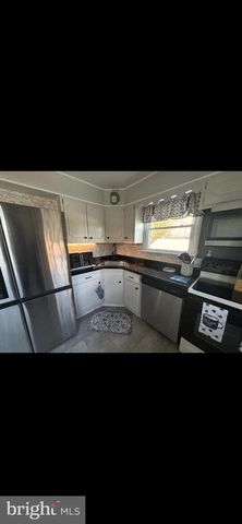 329 ASHLAND AVE, Secane, PA 19018