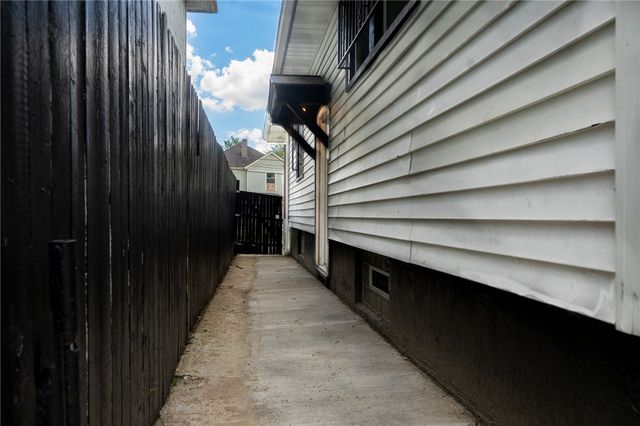 1727 W Riverview Avenue, Dayton, OH 45402