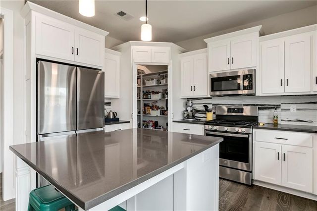 18886 W 169th Street, Olathe, KS 66062