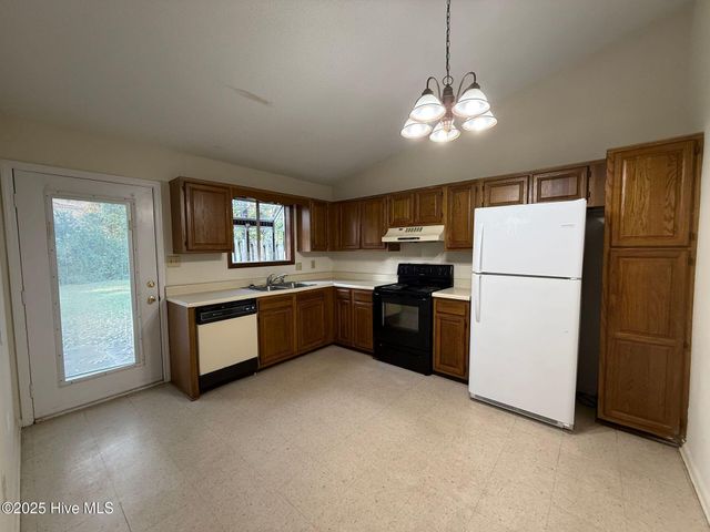 710 Pinewood Drive, Jacksonville, NC 28546