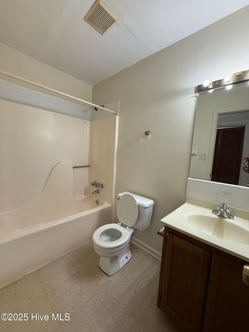 710 Pinewood Drive, Jacksonville, NC 28546