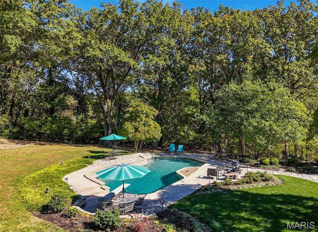 73 Overhills Drive, Ladue, MO 63124