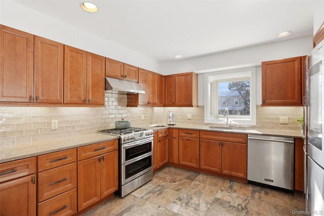 2 Village Lane, Bronxville, NY 10708