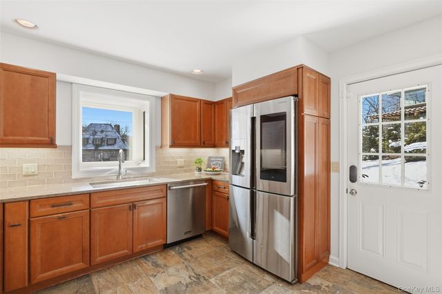 2 Village Lane, Bronxville, NY 10708