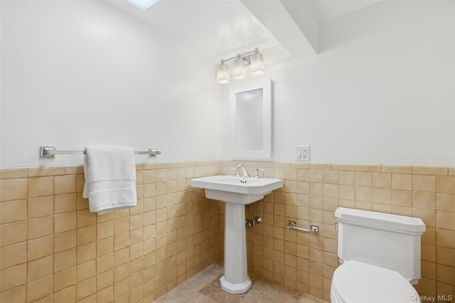 2 Village Lane, Bronxville, NY 10708