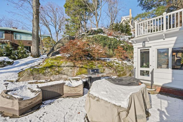 2 Village Lane, Bronxville, NY 10708