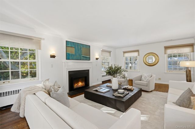 2 Village Lane, Bronxville, NY 10708