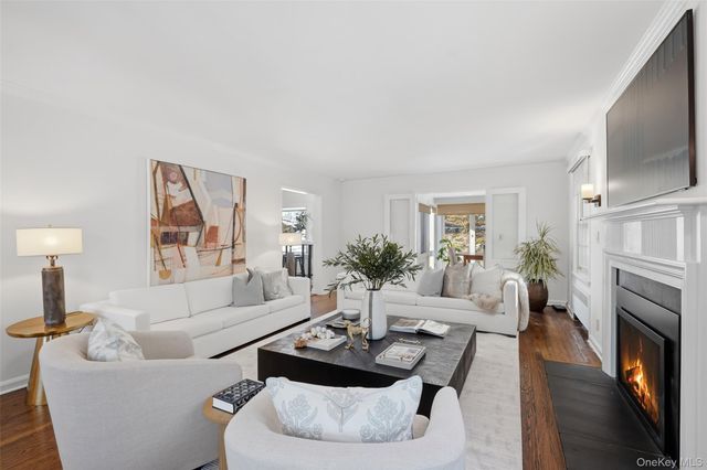 2 Village Lane, Bronxville, NY 10708