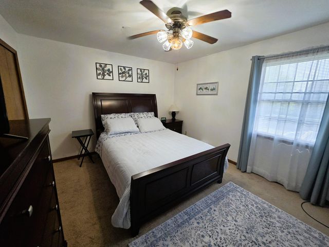 1285 W 98th Avenue, Crown Point, IN 46307