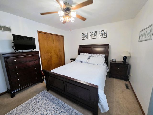 1285 W 98th Avenue, Crown Point, IN 46307
