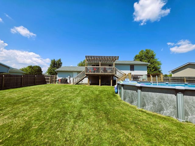 1285 W 98th Avenue, Crown Point, IN 46307