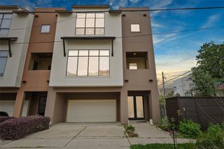 5602 Blossom St, Houston, TX 77007