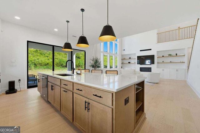 878 Keystone Drive, Woodstock, GA 30188