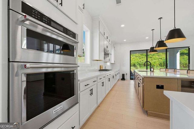 878 Keystone Drive, Woodstock, GA 30188