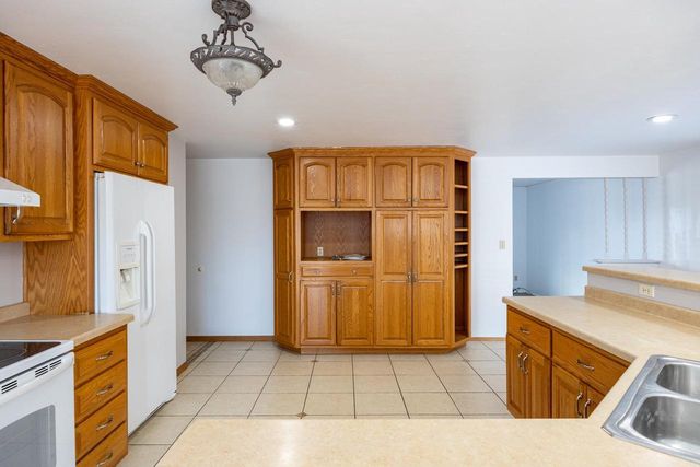 2965 PACKERLAND DRIVE, Green Bay, WI 54313