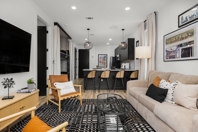 245 Hermitage Ave Apt 401, Nashville, TN 37210