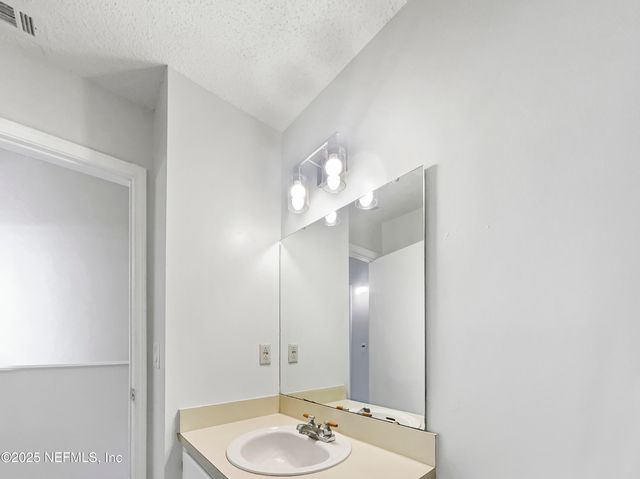 111 E 1ST Street, 10, Jacksonville, FL 32206