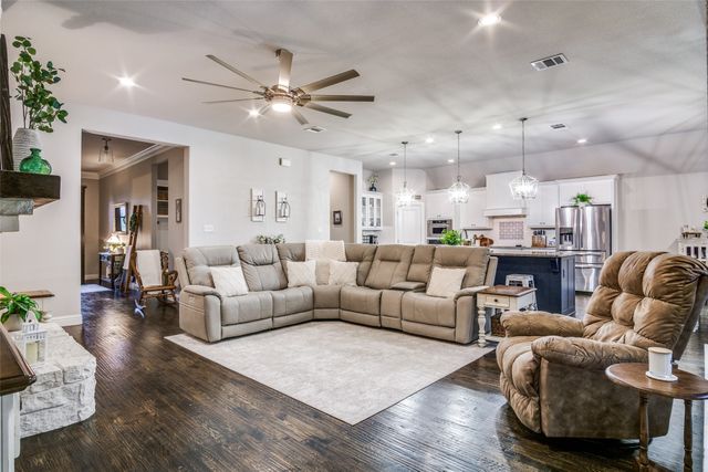 1188 Riverwood Trail, Cleburne, TX 76033