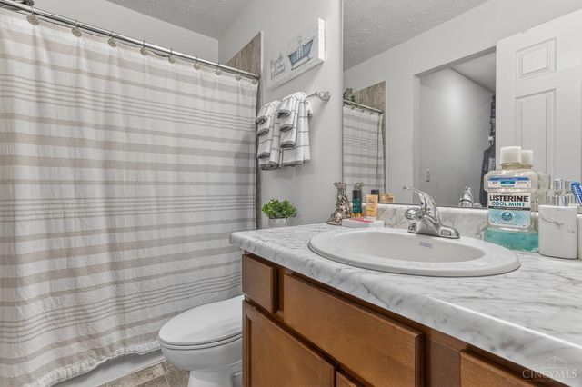 2856 Pine Leaf Court, Hamilton, OH 45013