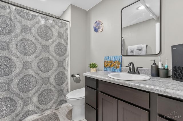 2856 Pine Leaf Court, Hamilton, OH 45013