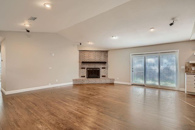 210 College ST, Round Rock, TX 78664