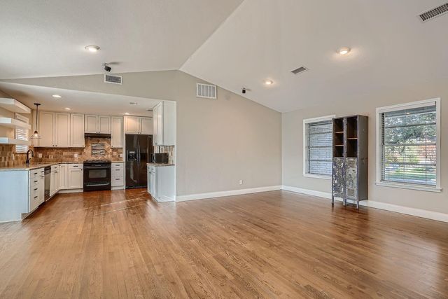 210 College ST, Round Rock, TX 78664