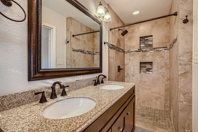 210 College ST, Round Rock, TX 78664