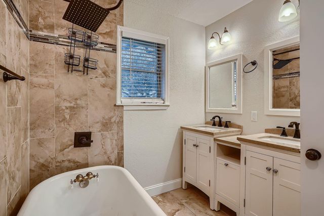 210 College ST, Round Rock, TX 78664