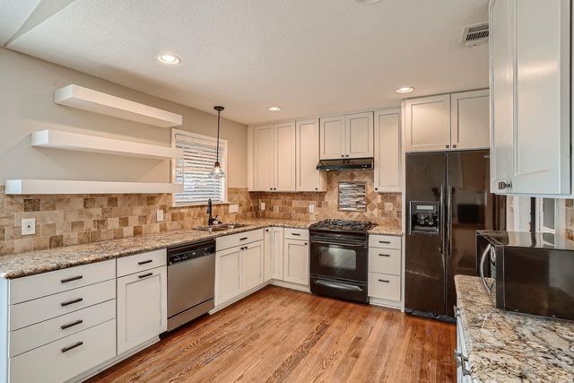 210 College ST, Round Rock, TX 78664