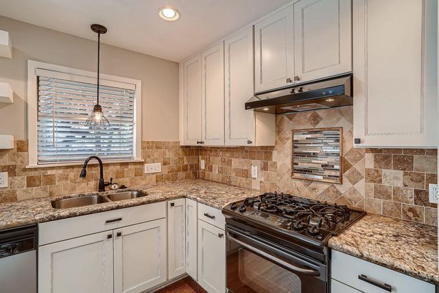 210 College ST, Round Rock, TX 78664