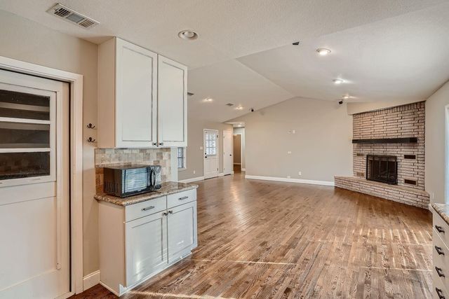 210 College ST, Round Rock, TX 78664