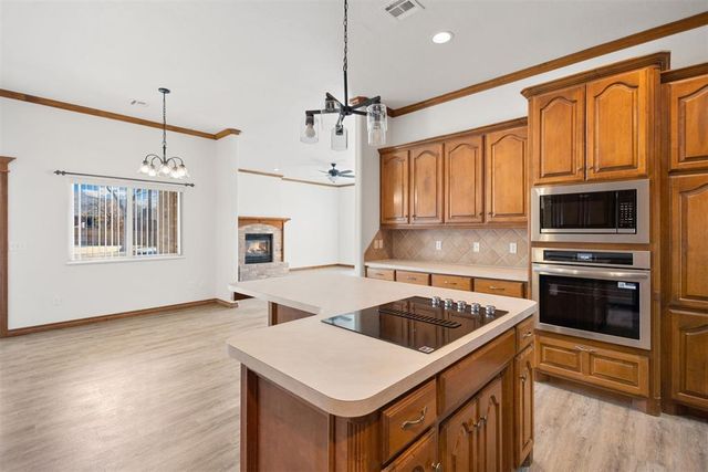 2124 Trailwood Road, Edmond, OK 73034