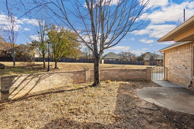 2124 Trailwood Road, Edmond, OK 73034