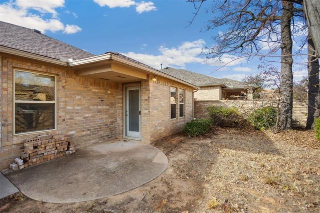 2124 Trailwood Road, Edmond, OK 73034