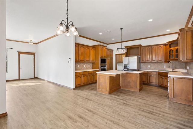 2124 Trailwood Road, Edmond, OK 73034