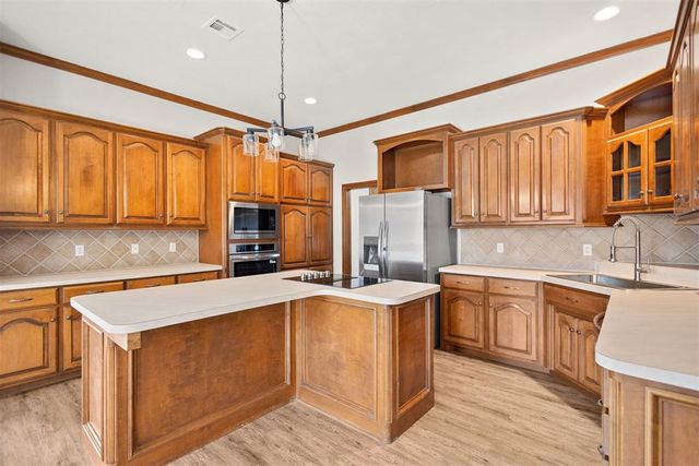 2124 Trailwood Road, Edmond, OK 73034