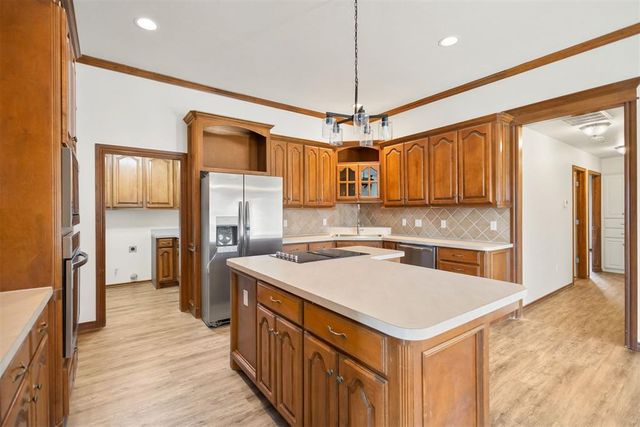 2124 Trailwood Road, Edmond, OK 73034