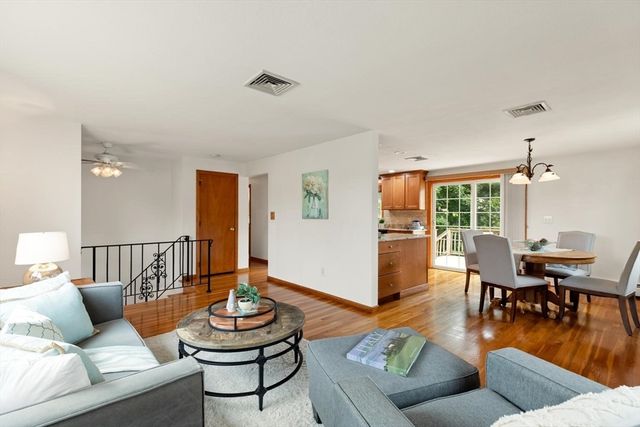 4 Eileen Rd, Peabody, MA 01960