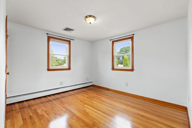 4 Eileen Rd, Peabody, MA 01960