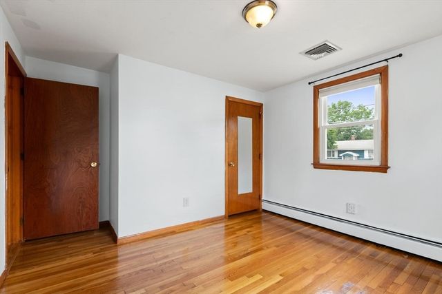 4 Eileen Rd, Peabody, MA 01960