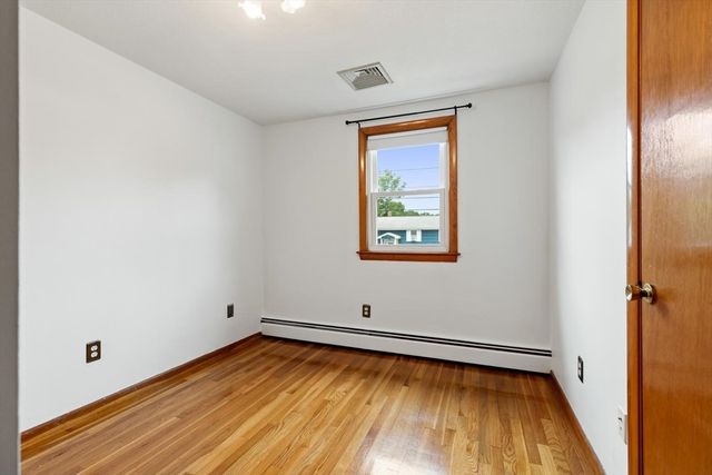 4 Eileen Rd, Peabody, MA 01960