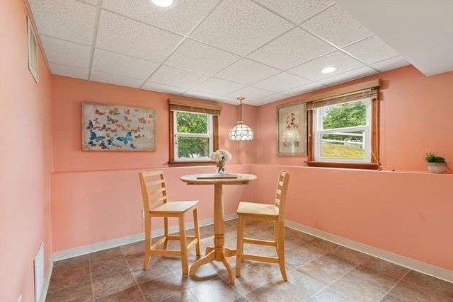 4 Eileen Rd, Peabody, MA 01960