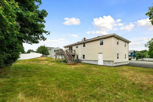 4 Eileen Rd, Peabody, MA 01960