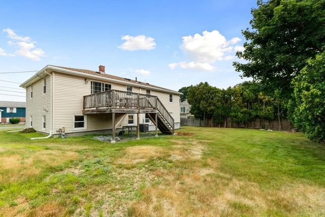 4 Eileen Rd, Peabody, MA 01960