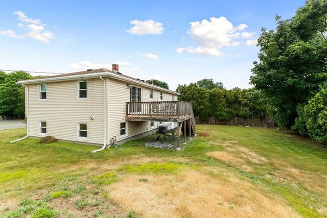4 Eileen Rd, Peabody, MA 01960