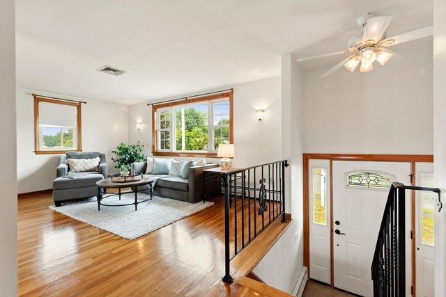 4 Eileen Rd, Peabody, MA 01960