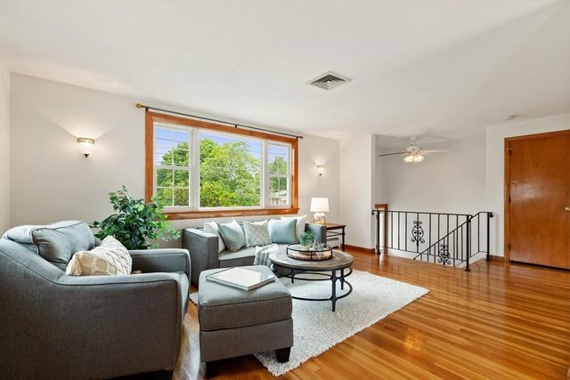 4 Eileen Rd, Peabody, MA 01960