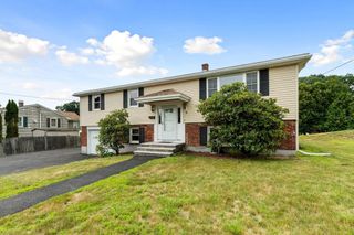 4 Eileen Rd, Peabody, MA 01960