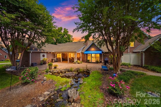 3650 Foxboro Lane NE, Hickory, NC 28601
