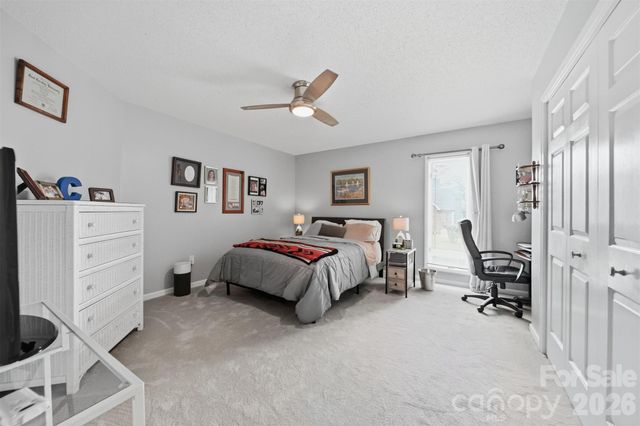 3650 Foxboro Lane NE, Hickory, NC 28601